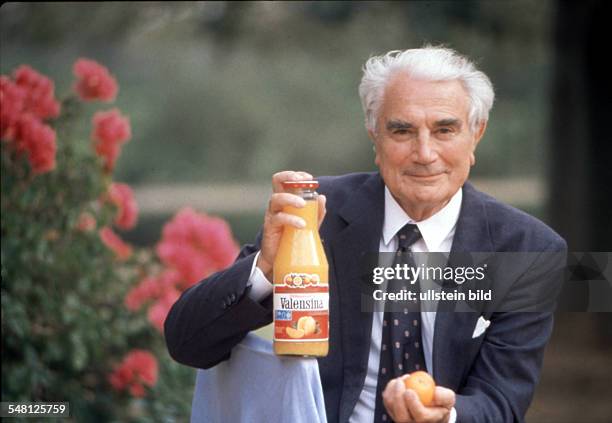 Dittmeyer, Rolf H. - Entrepreneur, D - presents his product - orange juice namesd Valensina- at Ayamonte, Andalusia.
