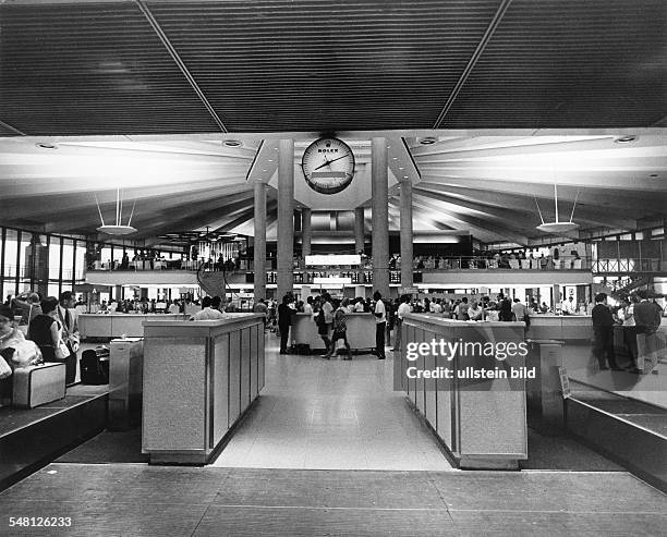 John F. Kennedy International Airport, JFK, ; Terminal 7a, New York Airways Helicopter Gate - 1968