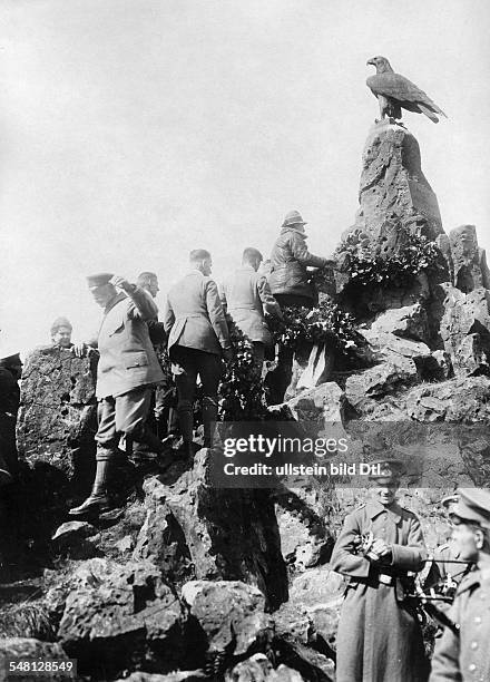 Prince Henry of Prussia , D *14.08.1862-+ Prince Henry of Prussia leaving the aviators memorial 'Fliegerdenkmal' after the wreath-laying ceremony -...