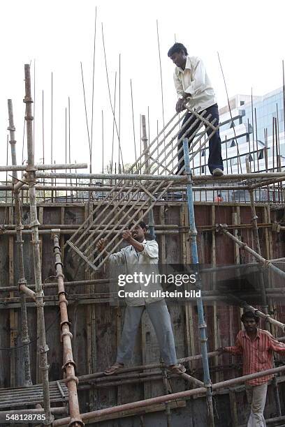 India Delhi New Delhi - construction worker