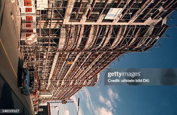 Das im Bau befindliche Druckhaus Berlin in der Zimmerstrasse mit Baugerüst - Oktober 1994