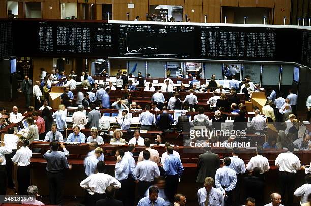 Börse in Frankfurt am Main: Blick in den Börsensaal; im Hintergrund die Tafel mit dem Deutschen Aktienindex - Dezember 1997