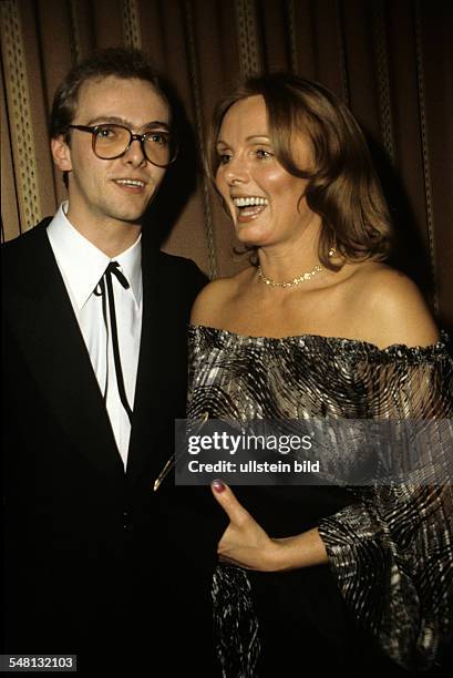 Kubitschek, Ruth Maria - Actress, Germany - with her son Alexander - 1974