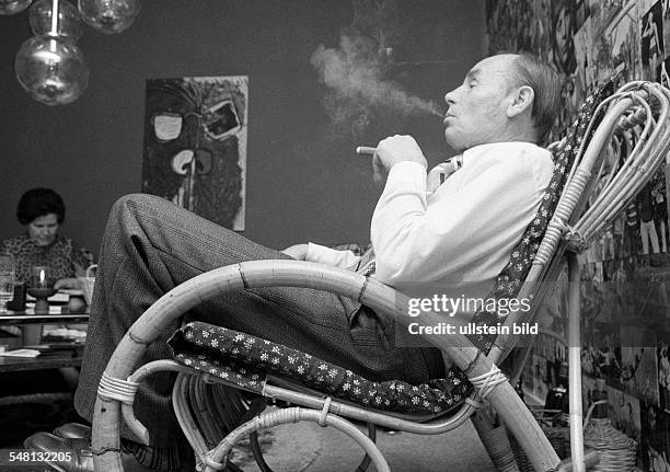 People, older man sits in a rockingchair smoking a cigar, aged 60 to 70 years, Josef -