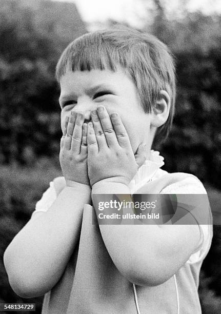 People, children, little girl buries his face in his hands and laughs, aged 3 to 5 years, Elke -