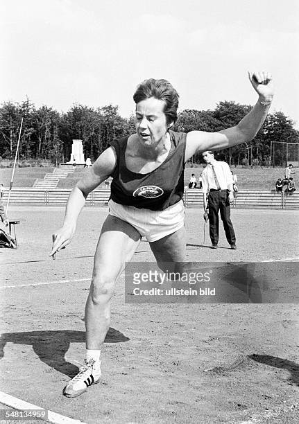 Sports, Athletics, sports meeting 1965 in Gelsenkirchen-Buer, javelin throw, women, Anneliese Gerhards of Turnverein Lobberich, D-Gelsenkirchen,...