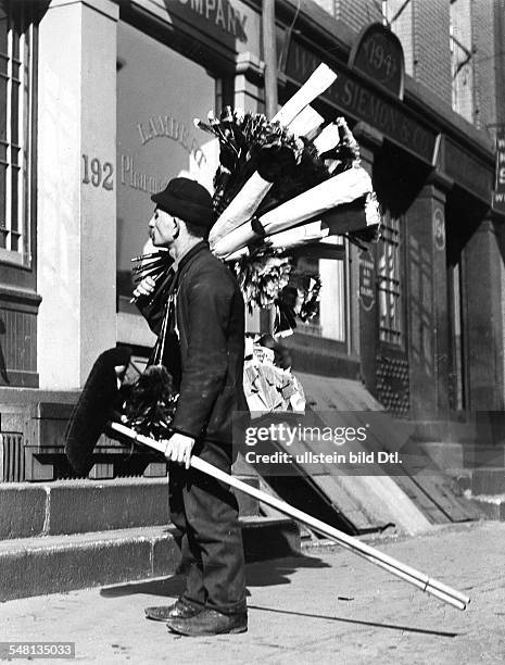 New York, New York City:: Hawker trying to sell feather dusters - undated, probably 1903 - Photographer: Philipp Kester - Vintage property of...