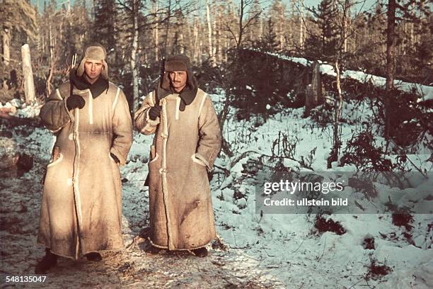 World War II Lapland Front : German soldiers in leather fur coats - without further details - 1943 - Photographer: ullstein - Sachse -