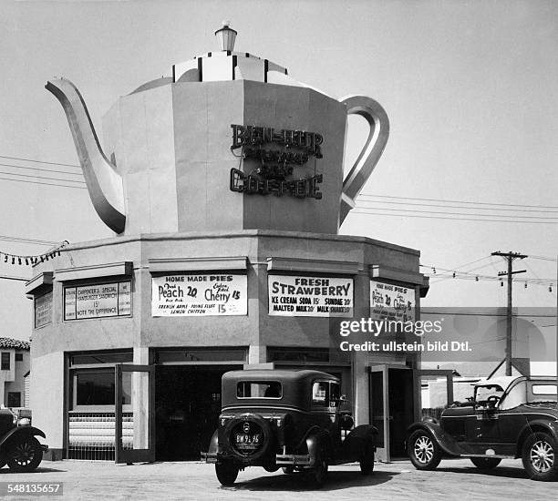 California : A coffeepot-shaped drive-in restaurant or snack-bar near Los Angeles - 1939 - Photographer: Ewing Galloway - Vintage property of...