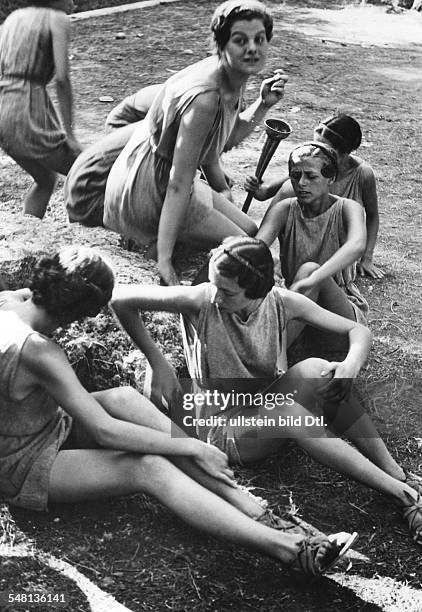 Olympische Spiele 1936 in Berlin - erster, von Carl Diem initiierter Staffellauf, mit dem das Olympische Feuer zum Austragungsort der Spiele gebracht...