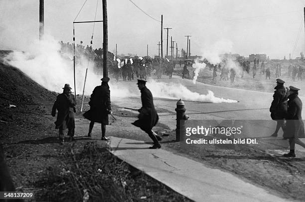 Michigan Detroit: Police using tear gas in clashes with unemployed workers of the Ford Motor Company in Detroit - 1932 - Vintage property of ullstein...