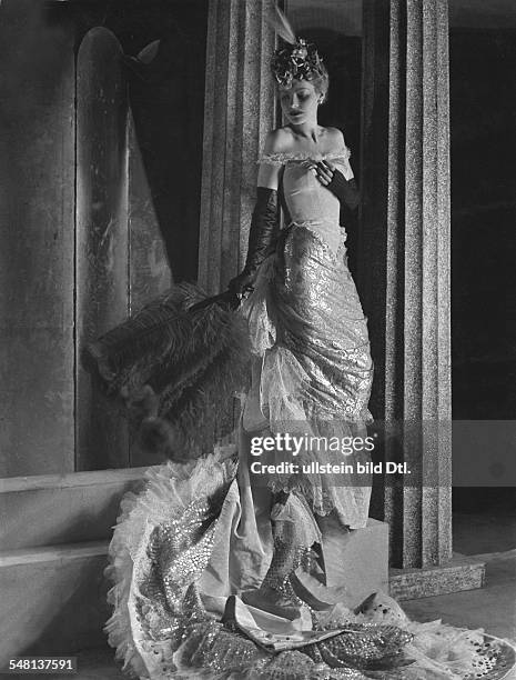 Presentation of theater costumes by the Textile and Fashion School, Berlin; model: coquette from the 1880ies - 1941 - Photographer: Regine Relang -...