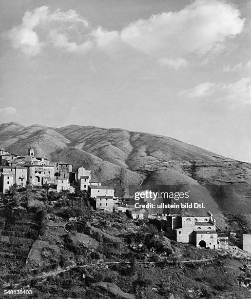 Italy : View of the village of Tiglio - 1941 - Photographer: Regine Relang - Published by: 'Die Dame' 9/1941 Vintage property of ullstein bild