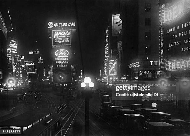 New York, New York City:: Neon signs in New York - 1920 - Photographer: Walter Gircke - Vintage property of ullstein bild