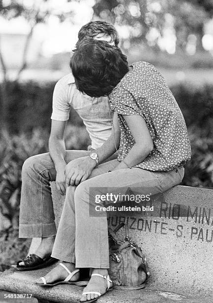 People, young couple, kissing, smooching, aged 16 to 20 years, Brazil, Minas Gerais, Belo Horizonte -