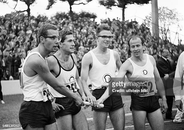 Sports, athletics, German Championships in Athletics 1965 in Duisburg, Wedau Stadium, nowadays MSV Arena, track racing, 4 x 400 metres relay, men,...