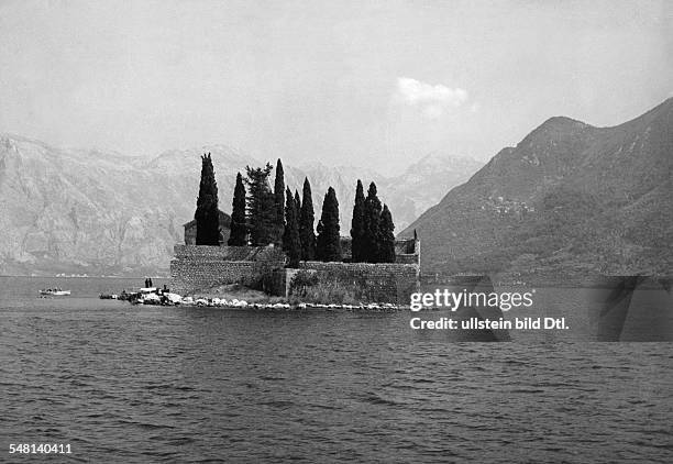 Montenegro Kotor : Dreamy island in the Bay of Kotor in Dalmatia - around 1944 - Photographer: Regine Relang - Vintage property of ullstein bild