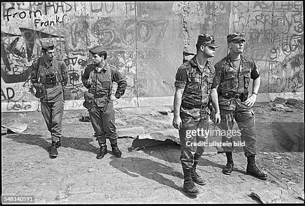 Germany, Berlin, , Bomb attack on the Berlin wall at Zimmerstrasse in the district of Kreuzberg. GDR border soldiers and members of US Army Military...