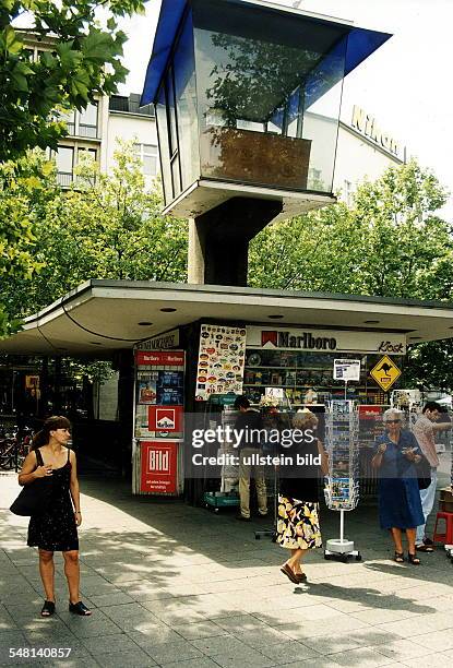 Zeitungskiosk Kurfürstendamm Ecke Joachimstaler Strasse - September 1998