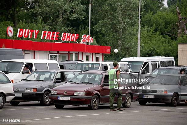 Belarus Brest Brest - Cars at the bridge 'Warschauer Bruecke' at the border crossing to Poland