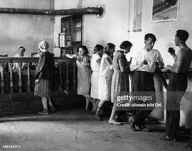 Soviet Union Russian SFSR Moscow: Students drinking tea in the canteen of Moscow University - around 1925 - Photographer: James E. Abbe - Vintage...