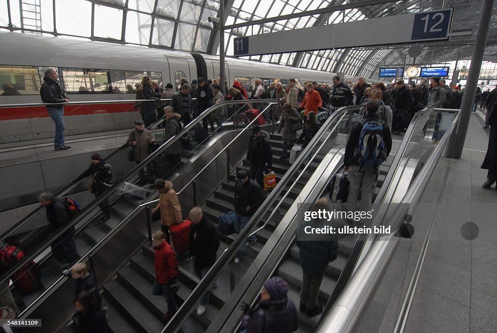 Germany Berlin Mitte - traffic at Christmas holidays, passengers on the Central Station - 23.12.2010