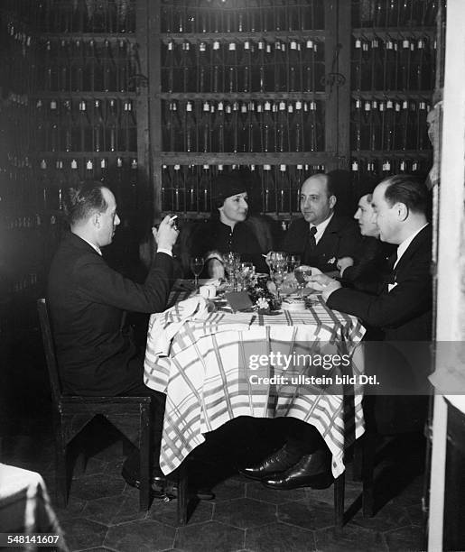 Italy Lazio 1870-/1861-70 Stato Pontifico / Papal State Roma Rome: Guests sitting on a table in the restaurant 'Bibliotheca' in Rome - 1937 -...