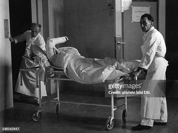 Germany : Wounded soldier of WW II in a military hospital - 1940 - Photographer: Regine Relang - Vintage property of ullstein bild