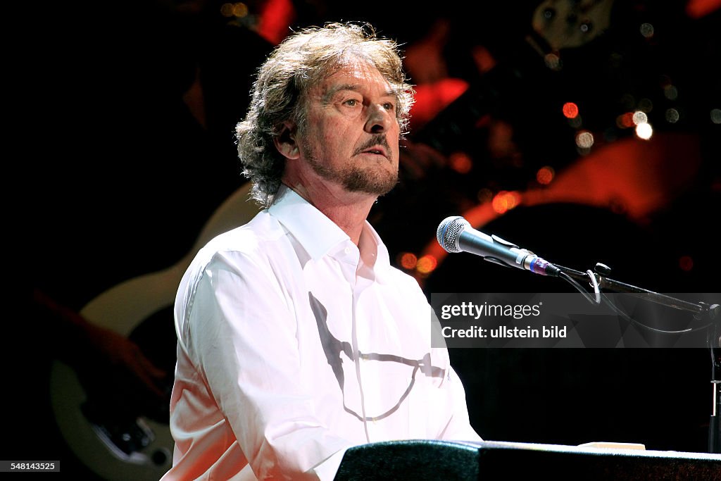 Supertramp - Band, Rock music, UK - Singer Rick Davies performing in Cologne, Germany, Lanxess Arena (Koelnarena)