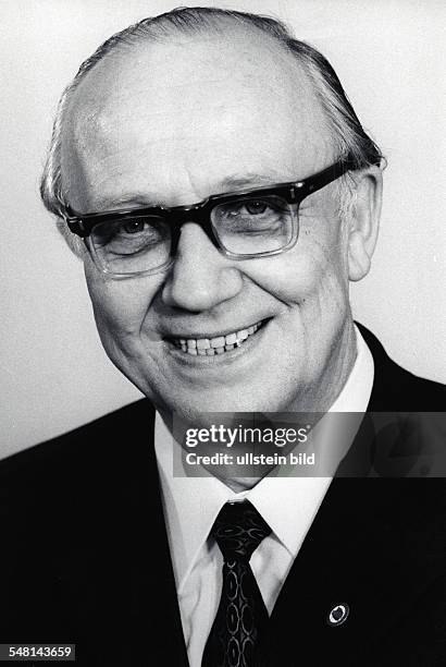 Horst Sindermann *-+, politician, SED , GDR - member of the central committee of the SED, prime minister of the GDR and president of the...
