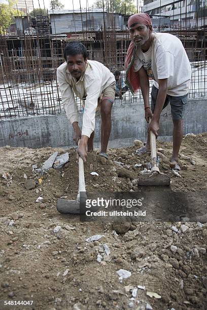 India Delhi New Delhi - construction worker