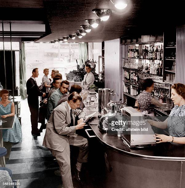 Germany - : ice cream parlour - 1950s Digitally colorized. Original: image no 00958353