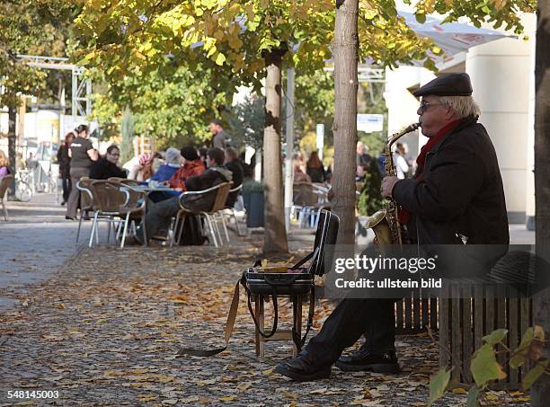 Germany Berlin Mitte - street musician -