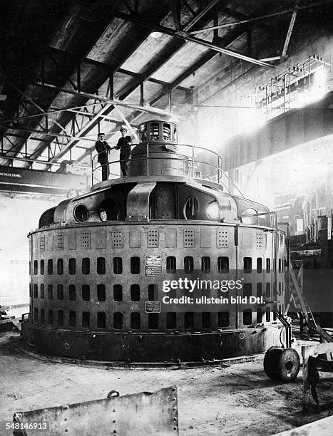 Turbine of a hydroelectric plant at the Niagara Falls - 1924 - Published by: 'Berliner Illustrirte Zeitung' 3 / 1924 Vintage property of ullstein bild