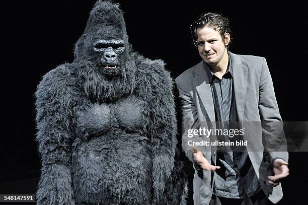 Gerd Ritter 90 William Shakespeare Deutsches Theater Stock Photos, High-Res ...