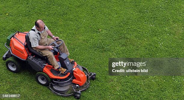 Mowing the lawn with a lawn tractor