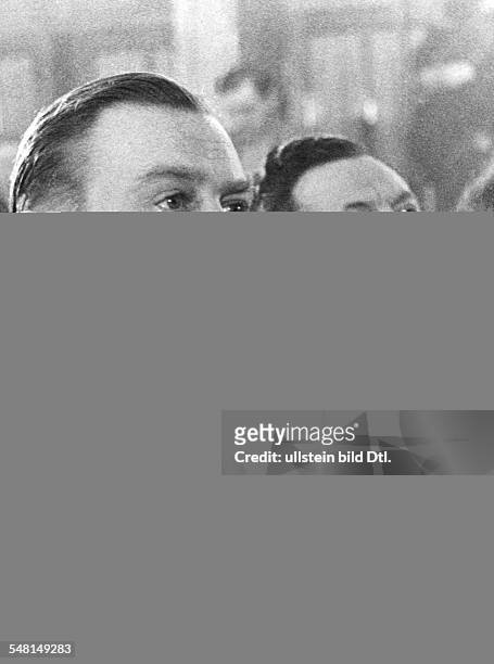 John, Otto *-+ Jurist, D 1950-54 Präsident Bundesamt für Verfassungsschutz mit Wilhelm Girnus , SED Politiker - 1954
