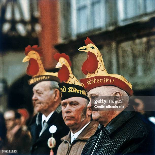 German Democratic Republic Bezirk Erfurt Eisenach - springtime festival 'Sommergewinn', street parade, seniors with fool's cap - um 1982