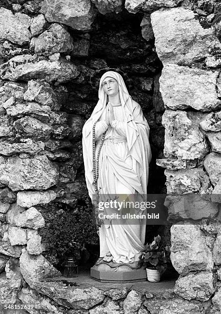 Religion, Christianity, praying Virgin Mary sculpture in a grotto, mother of Jesus, sculpture, Germany, North Rhine-Westphalia, Westphalia, Sauerland...