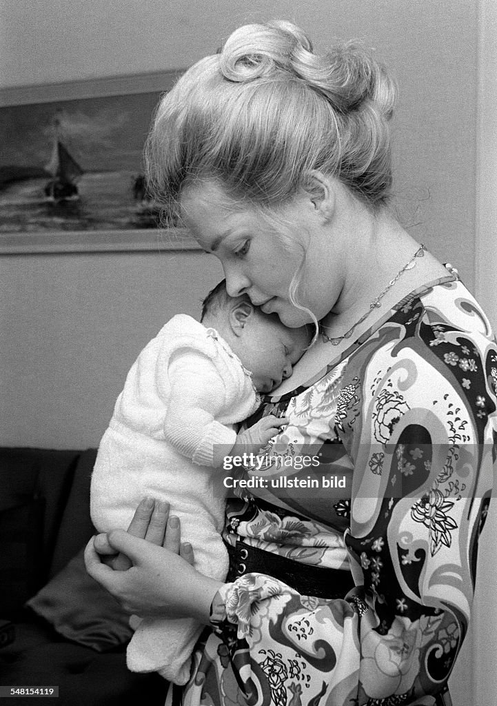 People, mother carries a baby in her arms, aged 25 to 30 years, girl, aged 2 to 4 weeks, Ursula, Christina - 25.04.1971