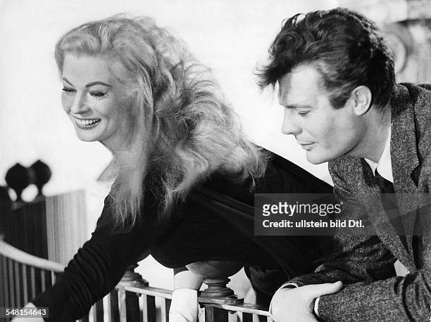 Ekberg, Anita - Actress, Sweden - *- Scene from the movie 'La Dolce Vita'' with Marcello Mastroianni Directed by: Federico Fellini Italien /...