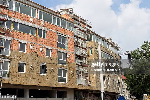 Thermal insulation at the front of a house