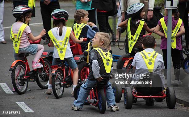 Germany Berlin Wilmersdorf - pupils of the Astrid-Lindgren-School at road safety education; high-visibility jacket for first grader -