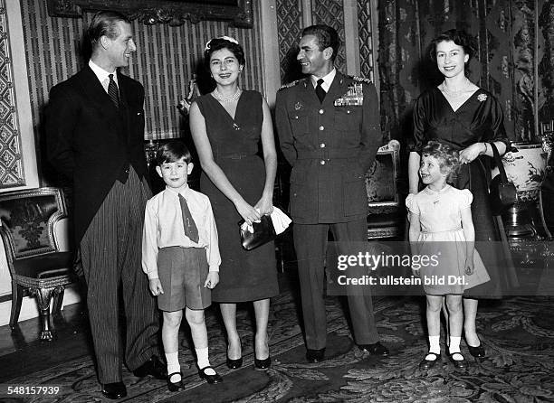 Soraya *-+ Kaiserin von Persien 1951-1958, Iran - Staatsbesuch in GB: im Buckingham-Palast, v.l.n.r.: Prinz Philipp, Herzog von Edinburgh, Prinz...