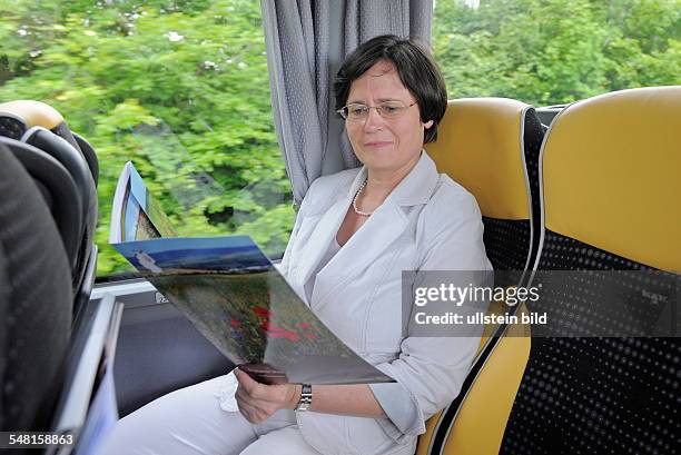 Lieberknecht, Christine - Politician, CDU, Germany, Prime Minister of Thuringia - reading on a coach