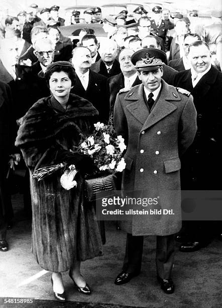 Soraya *-+ Kaiserin von Persien 1951-1958, Iran - Staatsbesuch in Deutschland: mit Schah Reza Pahlevi in Hamburg - 1955