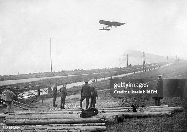 Bleriot, Louis *01.07.1872-+ Luftfahrtpionier, Flugzeugkonstrukteur, Frankreich Ueberflog als Erster den Aermelkanal am - bei seinem ersten Flug...