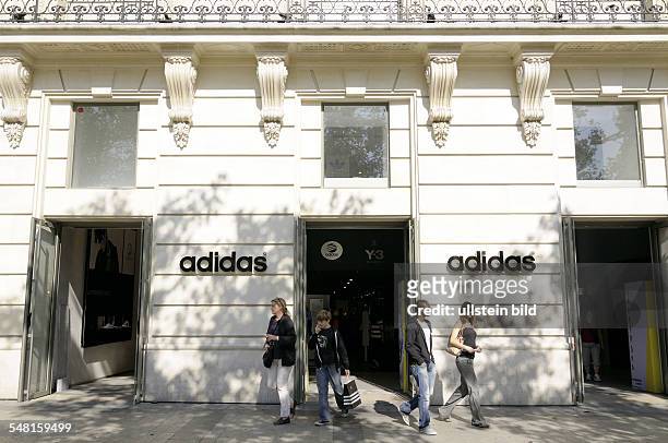 Mm lado Asesinar 646 fotos e imágenes de Champs Elysees Adidas - Getty Images