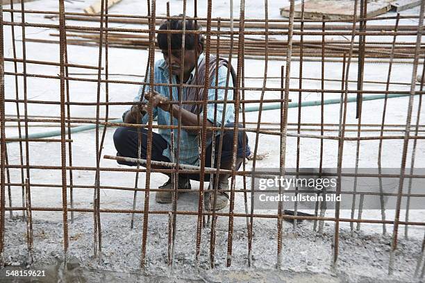 India Delhi New Delhi - construction worker