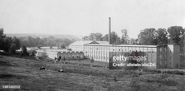 Edison, Thomas Alva *11.02.1847-+ Erfinder, Unternehmer, USA Entwickelte 1879 die Gluehlampe - die Fabrik 'Edison Werke ' in West Orange, New Jersey,...
